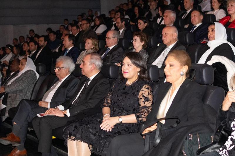 السفير علاء يوسف يتابع الحفل مع كبار الضيوف