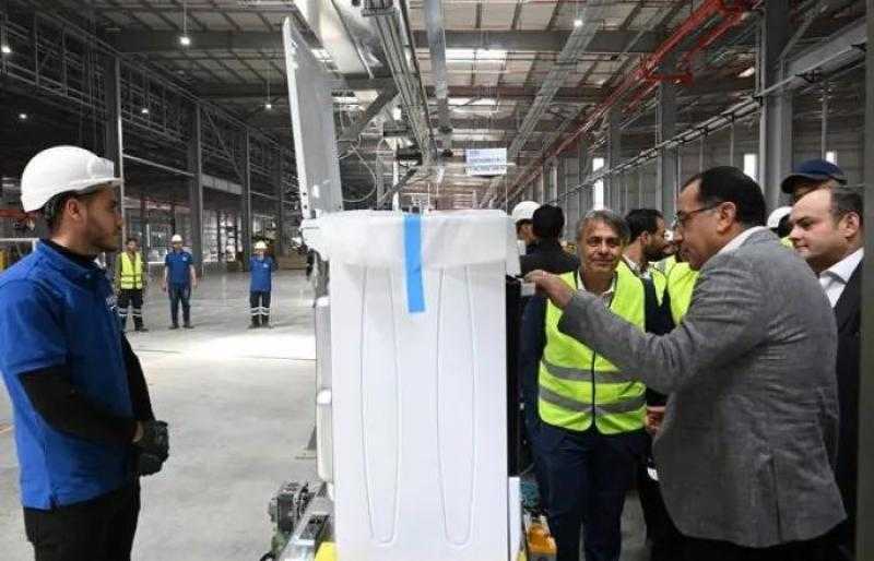 رئيس الوزراء يتفقد التشغيل التجريبي لمصنع بيكو مصر بالعاشر من رمضان
