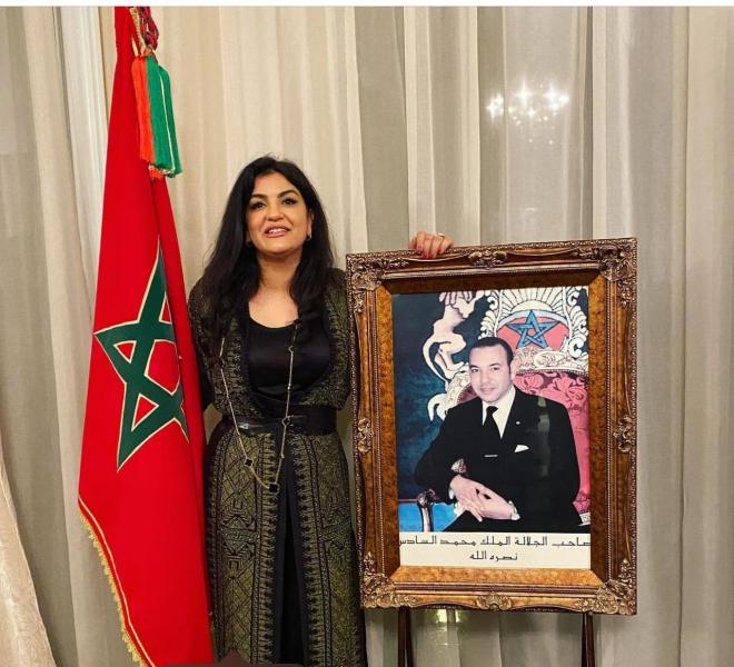 الاسطورة محمد رمضان يتألق بزي من تصميم فاطمة الزهراء الإدريسي عليه خريطة الصحراء المغربية