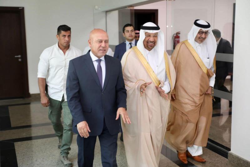 نائب رئيس مجلس الوزراء و وزير الصناعة والنقل يبحث مع وزير الاستثمار السعودي سبل التعاون بين البلدين في مجالات الصناعة والنقل واللوجستيات