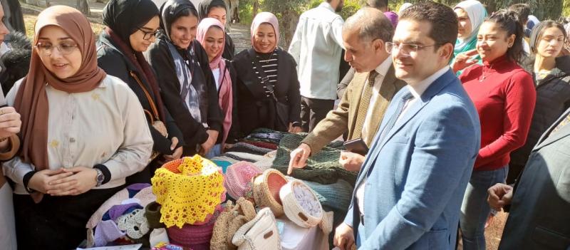 افتتاح اكبر معرض لمنتجات طلبة كلية صيدلة هليوبوليس
