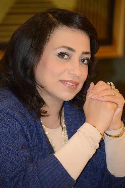 الكاتبة منال رضوان