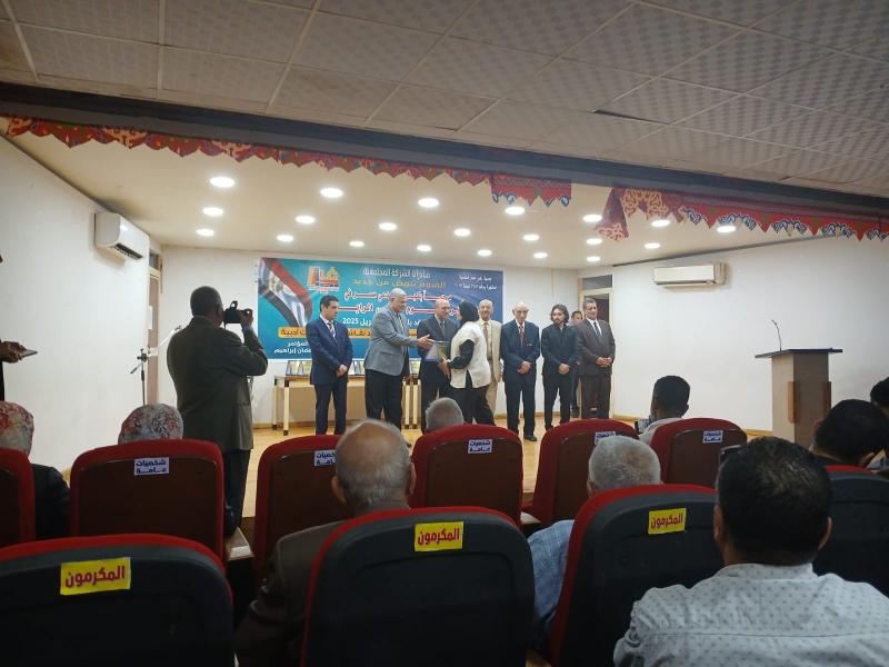 صور/ بدء فعاليات مؤتمر الفيوم الأدبي الرابع...و23 يوليو معرض للكتاب فى المحافظة