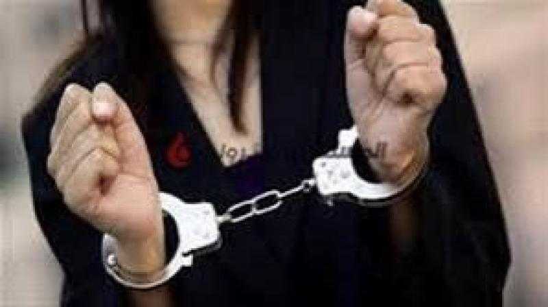 التحقيق مع سيدة أعمال شهيرة بتهمة النصب على طليقها في صفقة بيع سيارة مرسيدس