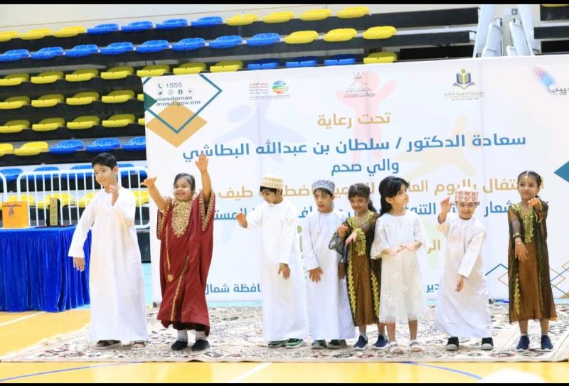 شهد تقديم عرض طلابي الاحتفال باليوم العالمي لاضطراب طيف التوحد بشمال الباطنة