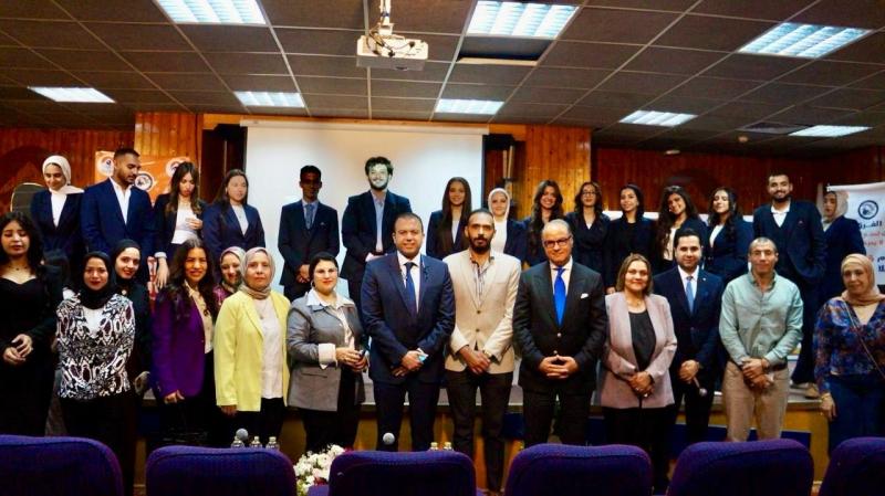 بحضور نخبة من الخبراء ... إعلام 6 أكتوبر تواصل مناقشة مشروعات التخرج /صور