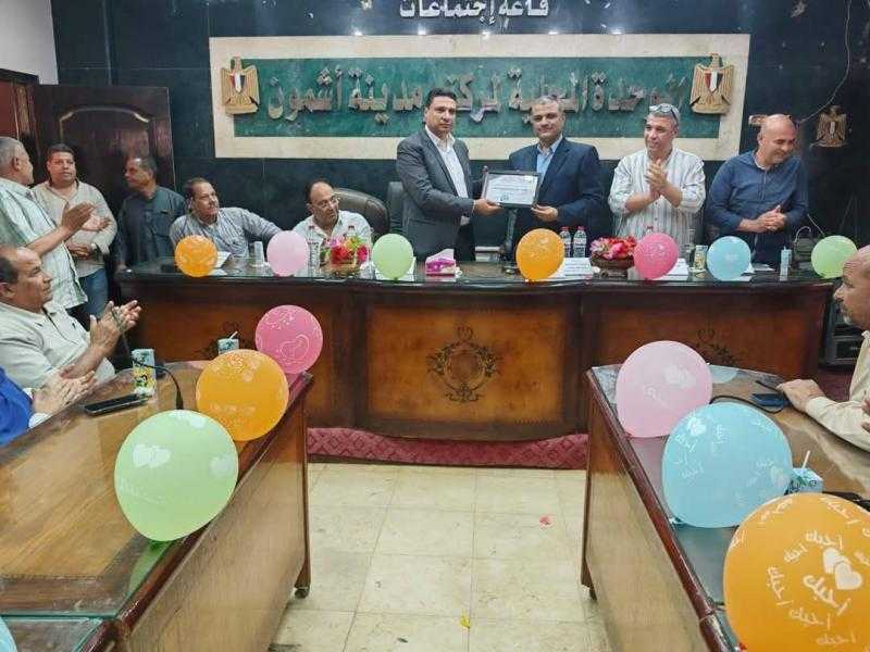 في يوم الوفاء والعرفان: رئاسة أشمون تكرم خالد النمر تقديرًا لمسيرته المتميزة