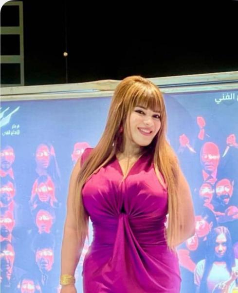 ملكة الأناقة الفنانة أميرة قصري تتألق وسط عمالقة المسرح