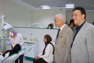 رئيس جامعة المنوفية يتفقد سير العمل بالعيادات الخارجية بطب الأسنان ويعلن علاج ٩٠٠٠ حالة مجانا