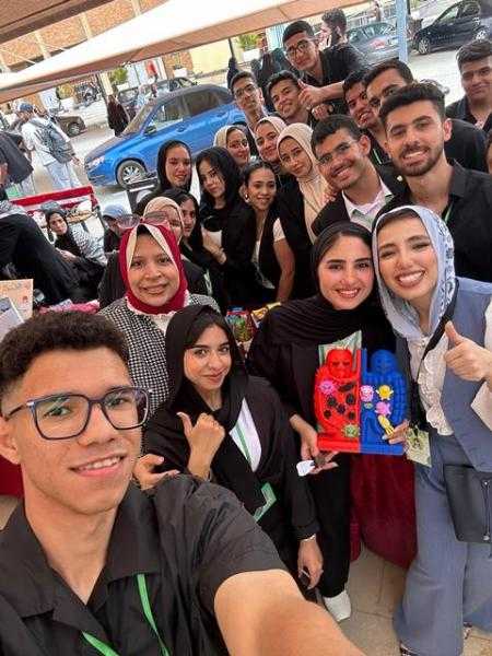 صيدلة الجامعة المصرية الروسية تنظم معرض: ”فم أخضر.. حياة صحية”.