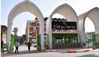 صدمة تصيب الوسط الطبي والشارع السوهاجي .. رئيس الجامعة يهين رئيس قسم وأطباء اخرين بالفاظ خارجة والبصق عليهم !!