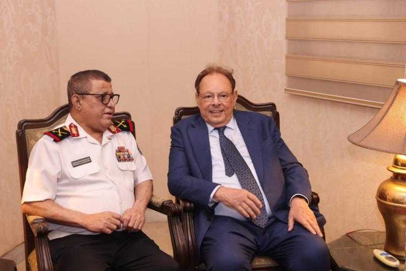 الرئيس اليمني السابق ورئيس المجموعة العربية للسلام علي ناصر يحضر احتفال العيد الوطني لروسيا الاتحادية بالقاهرة