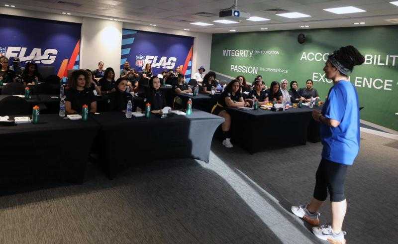 دوري كرة القدم الأمريكية ينظم دورة تدريبية لمدربات كرة القدم العلم في مصر