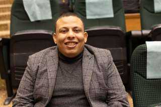 مؤمن أشرف: الذكاء الاصطناعي لن يُقصي البشر.. بل من لا يتعلمه هو من سيُقصى