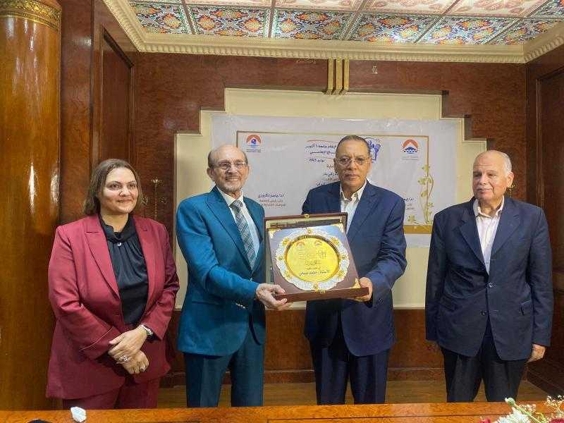 مهرجان إعلام ٦ أكتوبر للإنتاج الإعلامي يُكرم الفنان الكبير محمد صبحي وإبداعات طلاب كليات الإعلام .