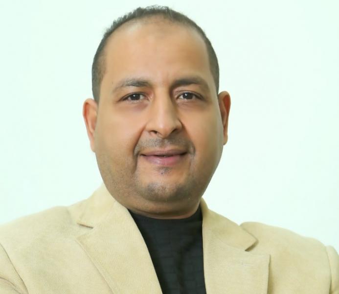 الكاتب سيد عباس