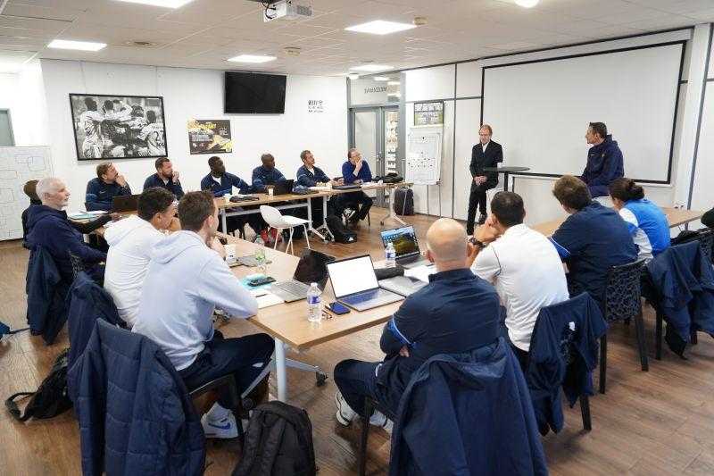 المدربون المحليين وتطوير إمكاناتهم التدريبية.. خطوة أساسية نحو النهوض بالرياضة الوطنية