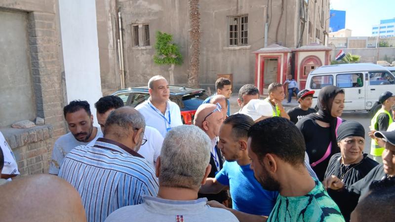 مشاركة كبيرة من الأهالي في العملية الانتخابية
