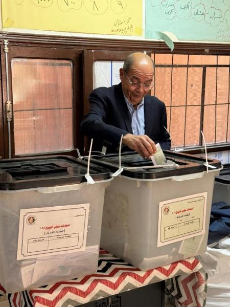 شردي يُدلي بصوته في اليوم الثاني من انتخابات الشيوخ