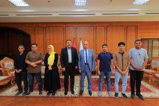 رئيس جامعة كفرالشيخ يكرم طلاب الجامعة الفائزين بالمركز الثاني علي مستوي الجامعات المصرية في ريادة الأعمال بالملتقى القمي الأول للابتكار المستدام