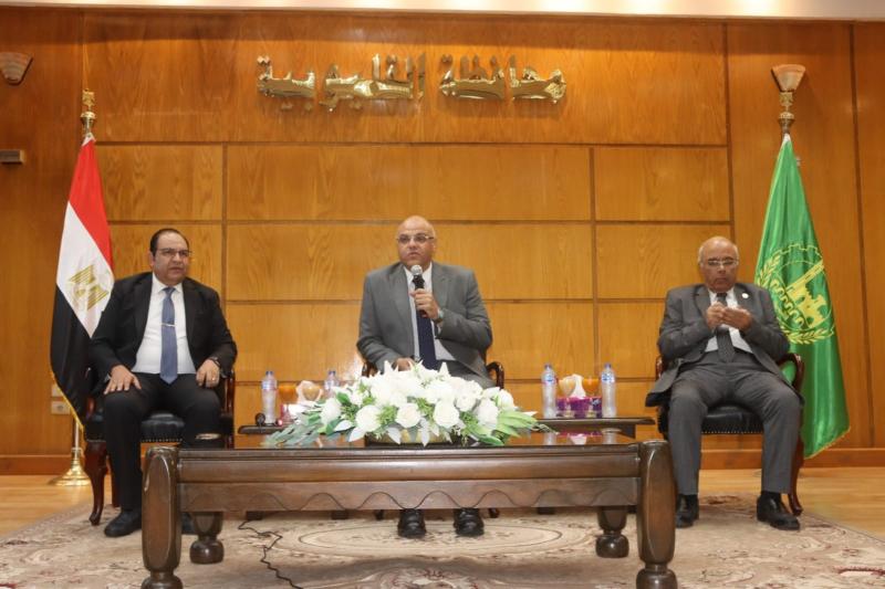 محافظ القليوبية يؤكد اهمية الرقابة الإدارية في تعزيز الشفافية وتحقيق العدالة في المؤسسات الحكومية