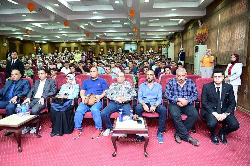 كلية الطب جامعة الفيوم تنظم حفل استقبال الطلاب الجدد للعام الدراسي الجديد 2026/2025