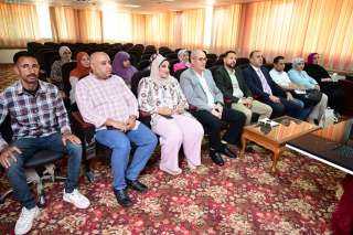 اجتماع مركز الإرشاد الأكاديمي لجامعة الفيوم لدعم ومساعدة الباحثين على تحقيق أفضل النتائج الأكاديمية.
