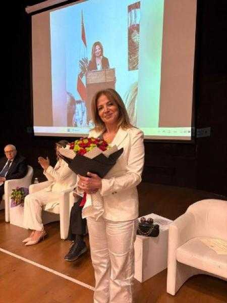 المكتبة الوطنية في بعقلين تكرم الأديبة ريما حلواني وتزرع أرزة بإسمها