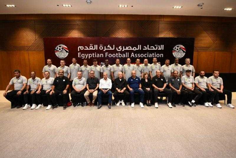 احتفالا بالتأهل للمونديال.. أبو ريدة يهدي مدربي مصر رخصة التدريب Pro