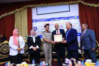 رئيس جامعة كفر الشيخ يشهد حفل استقبال طلاب كلية التربية الجدد واحتفالية ذكرى انتصارات أكتوبر المجيدة