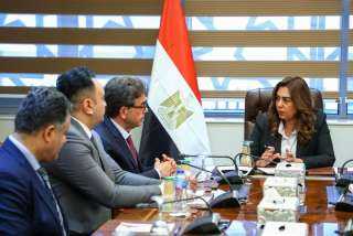 وزيرة التنمية المحلية تبحث مع نقيب الأطباء البيطريين عدداً من الملفات المشتركة بالمحافظات