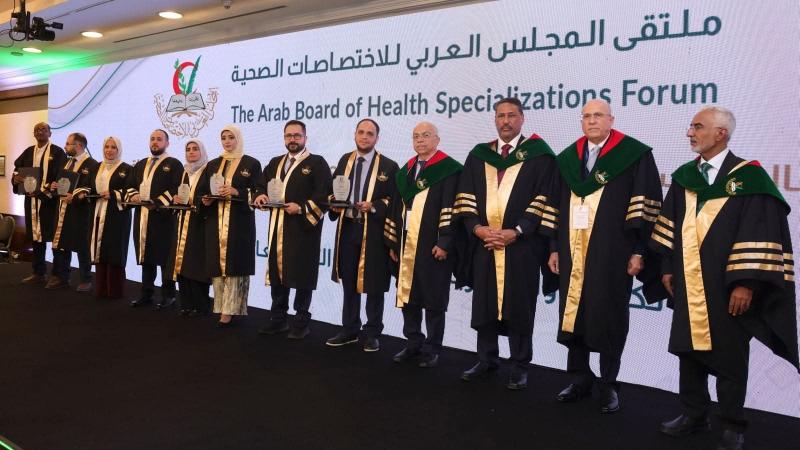 بحضور عادل عدوي احتفي المجلس العربي للاختصاصات الصحية بعمان ، بتخريج دفعة جديدة من الأطباء والممرضين الاختصاصيين من جميع الدول العربية