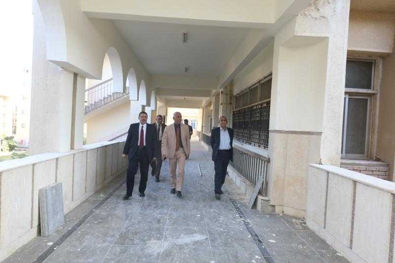 رئيس جامعة كفر الشيخ يتفقد معامل ومدرجات كلية الطب البيطري لمتابعة أعمال التطوير ورفع الكفاءة