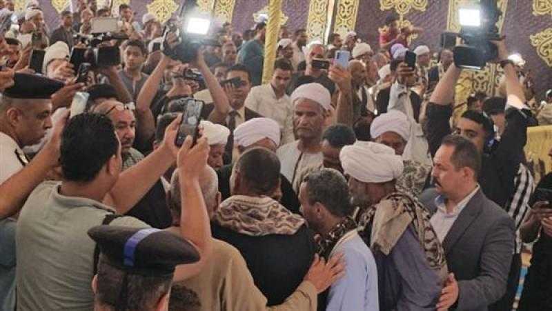 صلح تاريخي بين عائلتي آل قنديل والسعدية بقرية أبو حزام في قنا