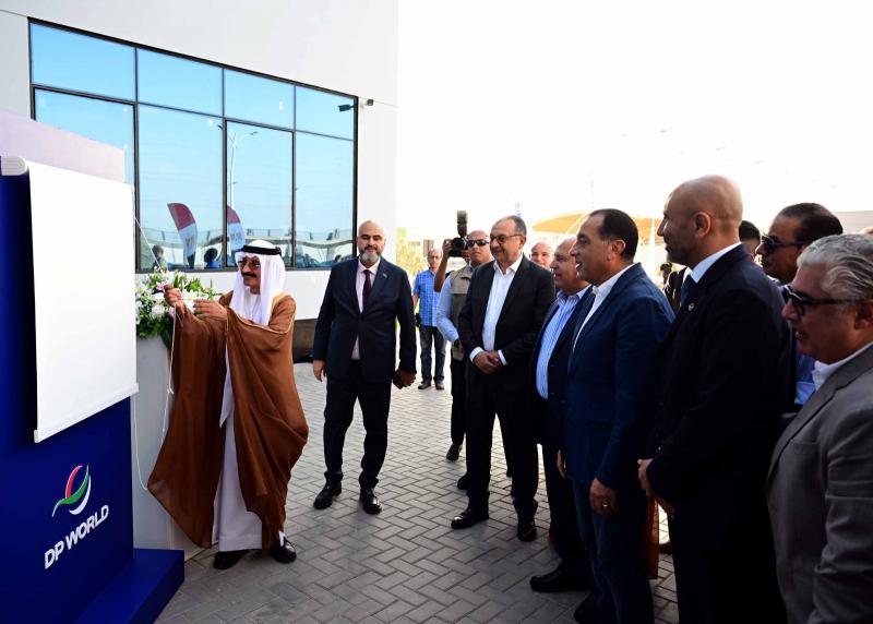 باستثمارات 85 مليون دولار : رئيس الوزراء يفتتح مستودع موانئ دبي العالمية "مصر للخدمات اللوجستية