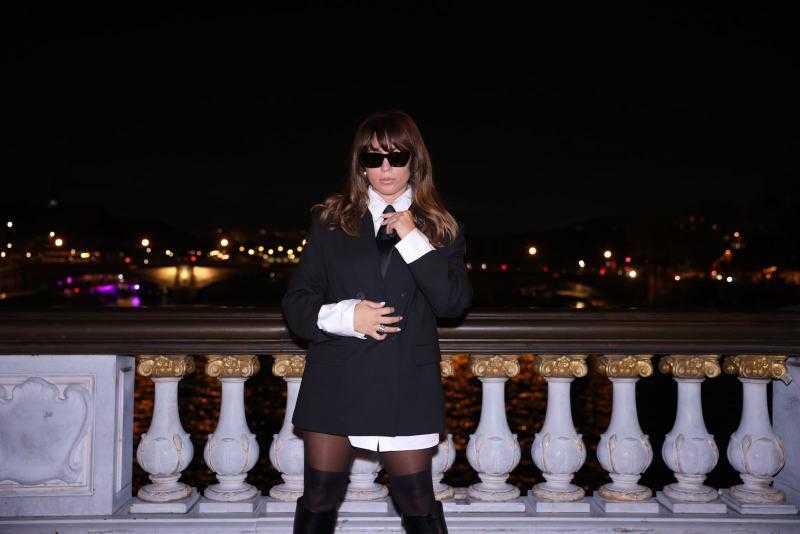 عزيزة تطرح أغنيتها المنفردة أنا وياك بتوقيع سلين داغر