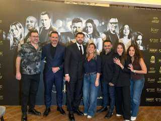 عمرو يوسف يقدم وجبة رومانسية لشكل العلاقات الزوجية في السلم والثعبان