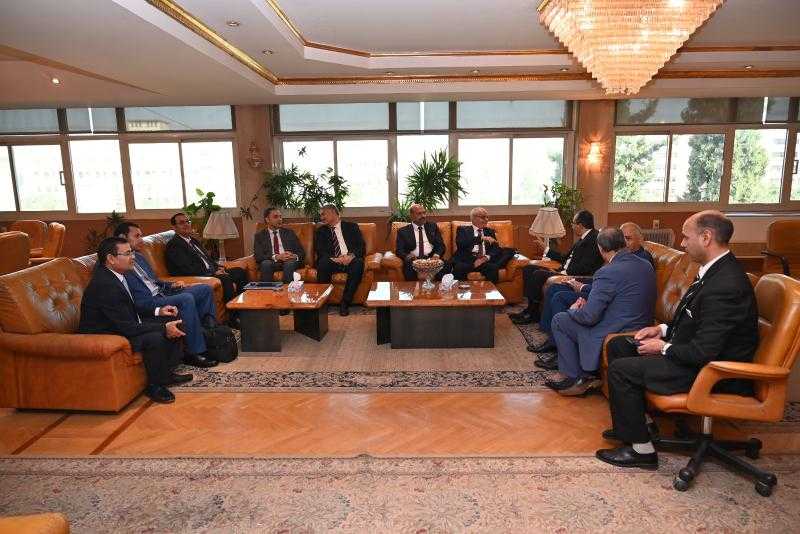 رئيس جامعة الفيوم الدكتور / ياسر حتاتة يستقبل فريق الهيئة القومية لضمان جودة التعليم والاعتماد .