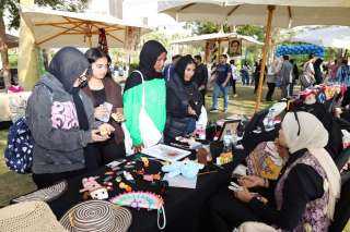 بازار ”أيادي مصر” بجامعة مصر للعلوم والتكنولوجيا لدعم وتسويق المنتجات الحرفية والتراثية الفيومية.