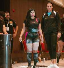 د.محمود ابوعميرة يكتب فرح : فتاة اماراتية من الارتباك إلى الأرقام... د.محمود ابوعميرة يكتب فرح : فتاة اماراتية من الارتباك إلى الأرقام القياسية.