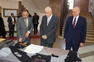 رئيس جامعة المنوفية يفتتح المعرض الخيري بكلية الحقوق دعماً للطلاب غير القادرين