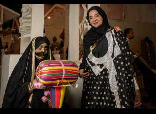 ”التلي” يجمع جيلين.. أم وابنتها يخطفان الأنظار في ”بنان”