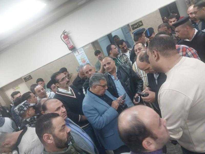 فيديو .. محافظ الدقهلية يتابع جهود السيطرة على حريق في سوق الخواجات بالمنصورة