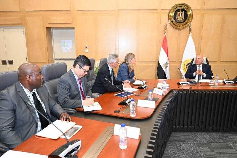 الوزير يبحث مع الرئيس التنفيذي لمجموعة فولكس فاجن الألمانية خطة المجموعة لتصنيع السيارات في مصر خلال المرحلة المقبلة