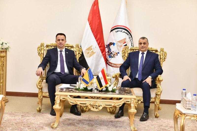 وزير الدولة للإنتاج الحربي ووزير الطاقة والتعدين البوسني يناقشان سبل التعاون