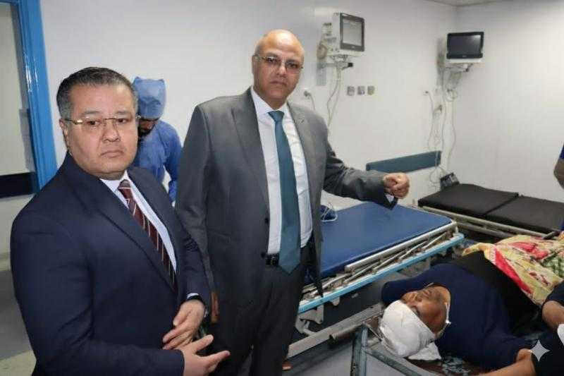 محافظ القليوبية يزور مصاب انهيار الشدة الخشبية بكفر الجزار ويطمئن على خروج باقي المصابين