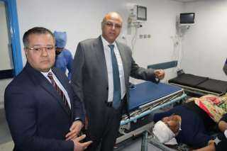 محافظ القليوبية يزور مصاب انهيار الشدة الخشبية بكفر الجزار ويطمئن على خروج باقي المصابين