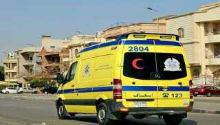 خروج الفتيات المصابات باختناق في مصنع ملابس بالمنطقة الصناعية بالإسماعيلية