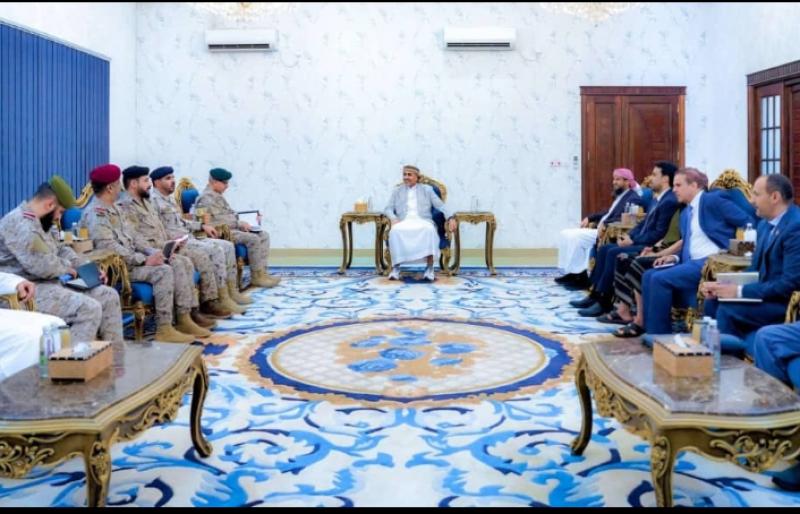 الرئيس الزُبيدي يستقبل قيادة القوات المشتركة لقوات التحالف العربي بعاصمة دولة الجنوب العربي