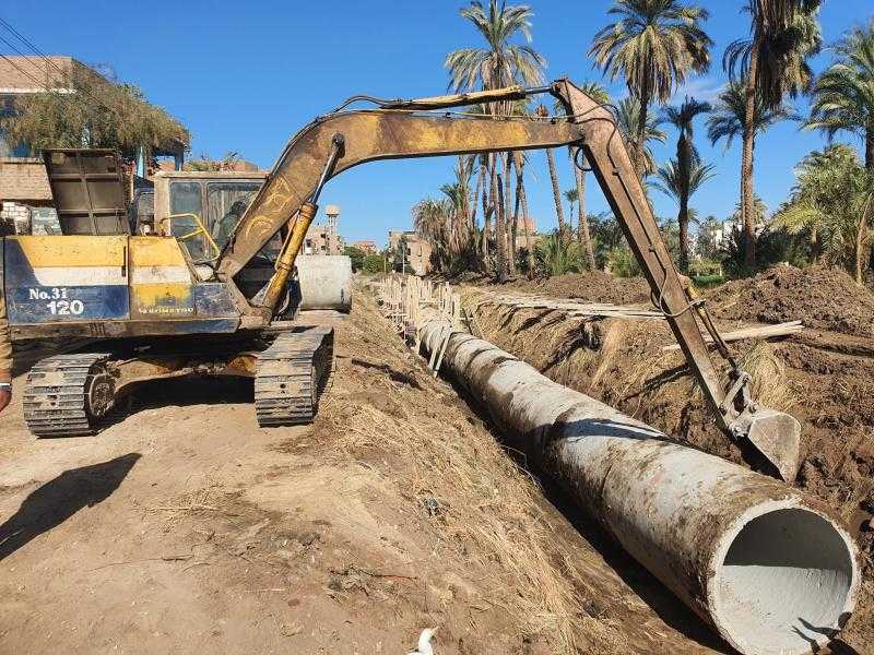 محافظ سوهاج يتابع تنفيذ عدد من المشروعات الخدمية والتنموية بمركز جهينة